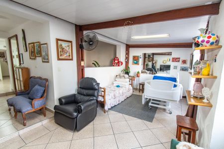 Casa à venda com 260m², 3 quartos e 2 vagas Casa à venda com 260m², 3 quartos e 2 vagasSala