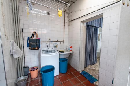 Casa à venda com 260m², 3 quartos e 2 vagas Casa à venda com 260m², 3 quartos e 2 vagasÁrea de serviço