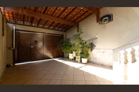 Casa à venda com 328m², 4 quartos e 8 vagas Casa à venda com 328m², 4 quartos e 8 vagasGaragem