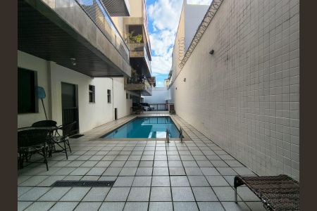 Apartamento à venda com 115m², 4 quartos e 2 vagas Apartamento à venda com 115m², 4 quartos e 2 vagasÁrea Comum - Piscina