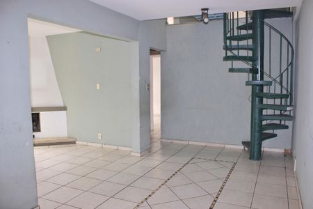Casa à venda com 199m², 5 quartos e 1 vagaSala