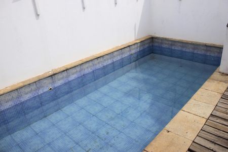 Casa à venda com 199m², 5 quartos e 1 vagaÁrea comum - Piscina
