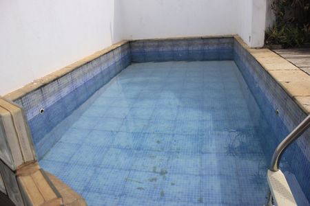 Casa à venda com 199m², 5 quartos e 1 vagaÁrea comum - Piscina