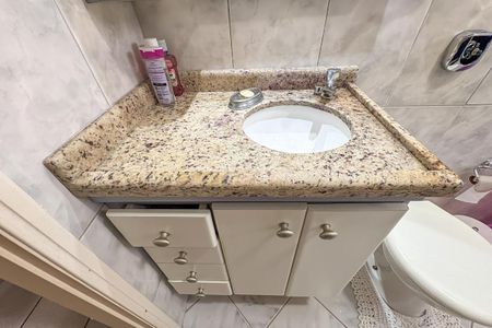 Casa à venda com 210m², 2 quartos e 2 vagas Casa à venda com 210m², 2 quartos e 2 vagasBanheiro