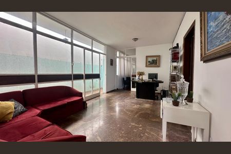 Casa à venda com 246m², 5 quartos e 3 vagasSala