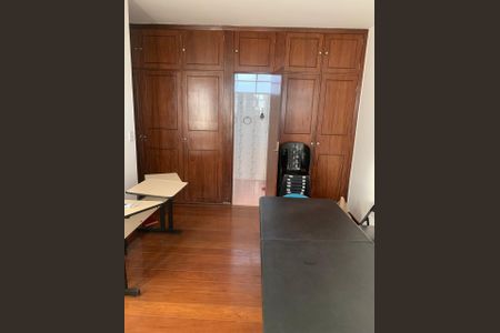 Casa à venda com 246m², 5 quartos e 3 vagas Casa à venda com 246m², 5 quartos e 3 vagasQuarto 4