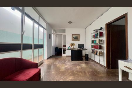 Casa à venda com 246m², 5 quartos e 3 vagasSala