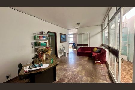 Casa à venda com 246m², 5 quartos e 3 vagasSala