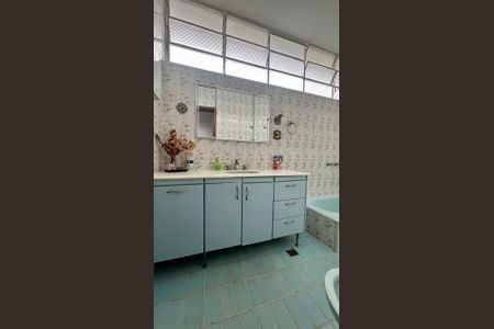 Casa à venda com 246m², 5 quartos e 3 vagas Casa à venda com 246m², 5 quartos e 3 vagasBanheiro