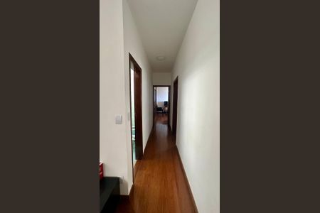 Casa à venda com 246m², 5 quartos e 3 vagasCorredor