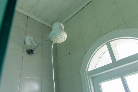 Casa de condomínio para alugar com 400m², 3 quartos e 6 vagasBanheiro do Quarto 1 - Suíte