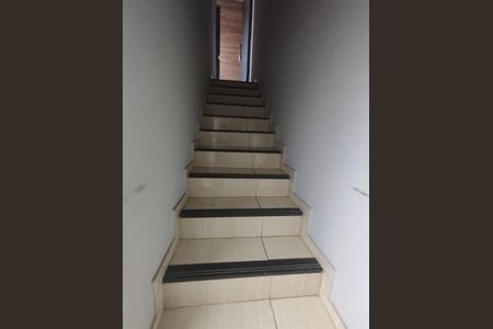 Casa à venda com 105m², 2 quartos e 1 vagaEscada