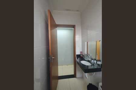 Casa à venda com 105m², 2 quartos e 1 vagaBanheiro