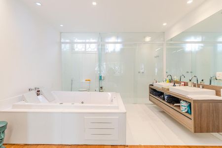 Apartamento à venda com 200m², 2 quartos e 1 vagaBanheiro da Suíte