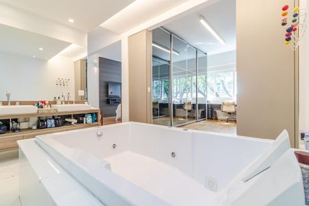 Apartamento à venda com 200m², 2 quartos e 1 vagaBanheiro da Suíte