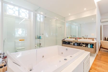 Apartamento à venda com 200m², 2 quartos e 1 vagaBanheiro da Suíte