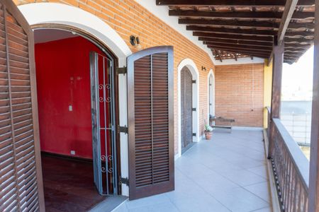 Casa para alugar com 550m², 4 quartos e 5 vagas Casa para alugar com 550m², 4 quartos e 5 vagasVaranda