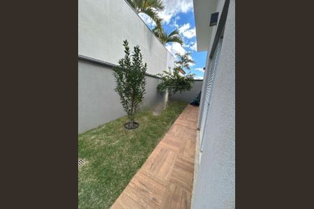 Casa de condomínio à venda com 175m², 3 quartos e 4 vagasFoto 01