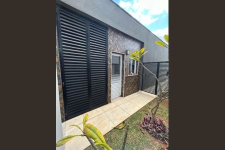 Casa de condomínio à venda com 175m², 3 quartos e 4 vagasFoto 01