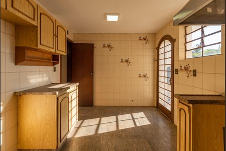 Casa para alugar com 453m², 5 quartos e 8 vagas Casa para alugar com 453m², 5 quartos e 8 vagasCozinha