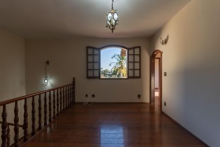 Casa para alugar com 453m², 5 quartos e 8 vagas Casa para alugar com 453m², 5 quartos e 8 vagasSala 3