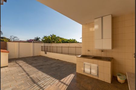 Casa para alugar com 453m², 5 quartos e 8 vagas Casa para alugar com 453m², 5 quartos e 8 vagasLavanderia