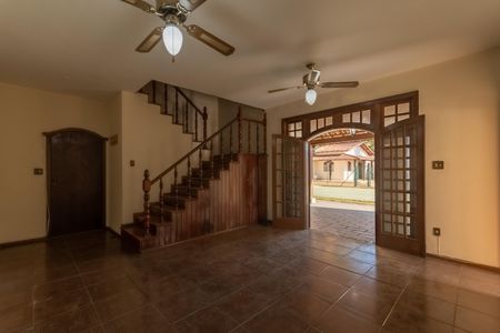 Casa para alugar com 453m², 5 quartos e 8 vagas Casa para alugar com 453m², 5 quartos e 8 vagasSala 2