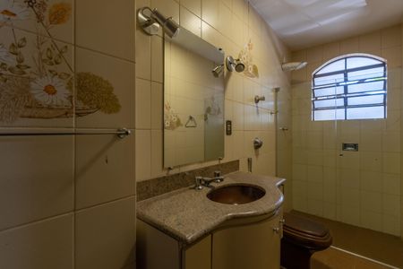 Casa para alugar com 453m², 5 quartos e 8 vagas Casa para alugar com 453m², 5 quartos e 8 vagasBanheiro Social 3