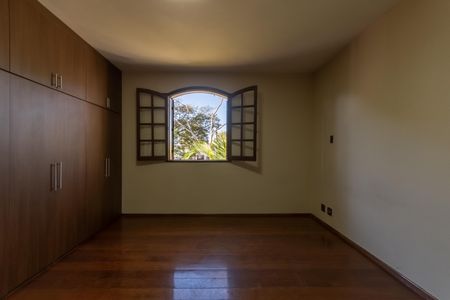 Casa para alugar com 453m², 5 quartos e 8 vagas Casa para alugar com 453m², 5 quartos e 8 vagasSuíte