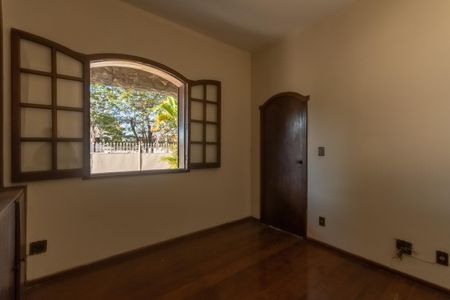 Casa para alugar com 453m², 5 quartos e 8 vagas Casa para alugar com 453m², 5 quartos e 8 vagasEscritório