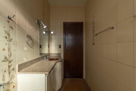 Casa para alugar com 453m², 5 quartos e 8 vagas Casa para alugar com 453m², 5 quartos e 8 vagasBanheiro Social 1