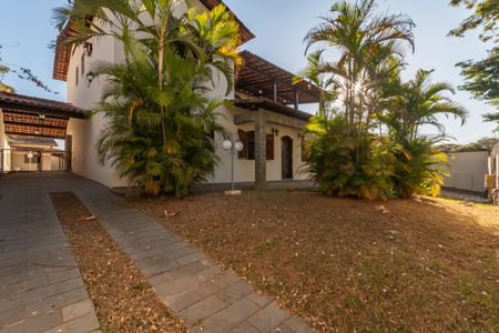 Casa para alugar com 453m², 5 quartos e 8 vagas Casa para alugar com 453m², 5 quartos e 8 vagasEntrada - Garagem