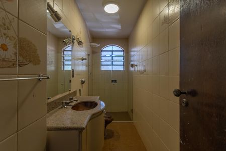 Casa para alugar com 453m², 5 quartos e 8 vagas Casa para alugar com 453m², 5 quartos e 8 vagasBanheiro Social 3