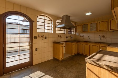 Casa para alugar com 453m², 5 quartos e 8 vagas Casa para alugar com 453m², 5 quartos e 8 vagasCozinha