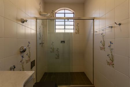 Casa para alugar com 453m², 5 quartos e 8 vagas Casa para alugar com 453m², 5 quartos e 8 vagasBanheiro Social 2