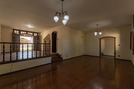 Casa para alugar com 453m², 5 quartos e 8 vagas Casa para alugar com 453m², 5 quartos e 8 vagasSala 1