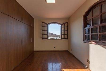 Casa para alugar com 453m², 5 quartos e 8 vagas Casa para alugar com 453m², 5 quartos e 8 vagasQuarto 3