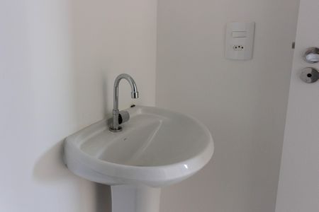 Apartamento para alugar com 33m², 2 quartos e sem vaga Apartamento para alugar com 33m², 2 quartos e sem vagaBanheiro