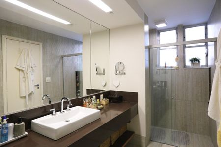 Apartamento à venda com 280m², 4 quartos e 2 vagasBanheiro da Suíte 1