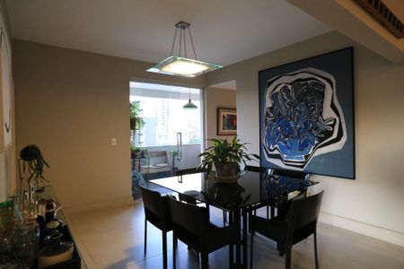 Apartamento à venda com 280m², 4 quartos e 2 vagasSala de Jantar