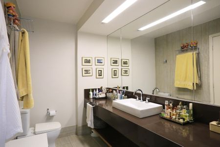 Apartamento à venda com 280m², 4 quartos e 2 vagasBanheiro da Suíte 1