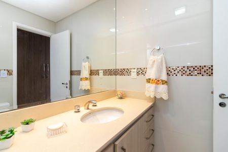 Apartamento à venda com 104m², 3 quartos e 2 vagas Apartamento à venda com 104m², 3 quartos e 2 vagasBanheiro da Suíte