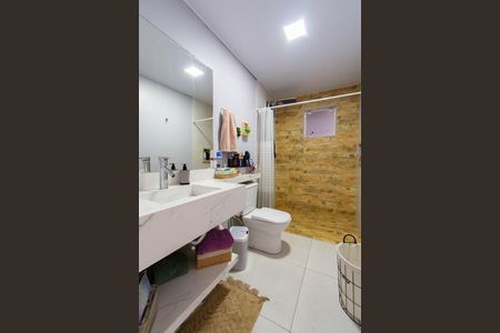 Casa à venda com 300m², 6 quartos e 5 vagas Casa à venda com 300m², 6 quartos e 5 vagasBanheiro 1