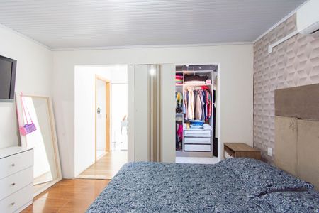 Casa à venda com 300m², 6 quartos e 5 vagas Casa à venda com 300m², 6 quartos e 5 vagasQuarto 1