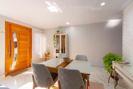 Casa à venda com 300m², 6 quartos e 5 vagas Casa à venda com 300m², 6 quartos e 5 vagasSala de Jantar