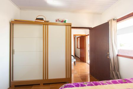 Casa à venda com 300m², 6 quartos e 5 vagas Casa à venda com 300m², 6 quartos e 5 vagasQuarto 2