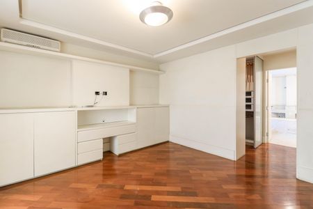 Apartamento à venda com 311m², 3 quartos e 4 vagasSuíte 1