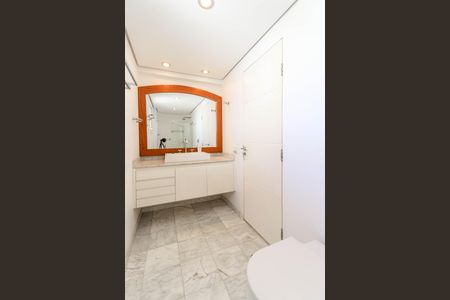 Apartamento à venda com 311m², 3 quartos e 4 vagasBanheiro da Suíte 2