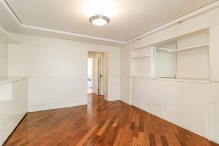 Apartamento à venda com 311m², 3 quartos e 4 vagasSuíte 1