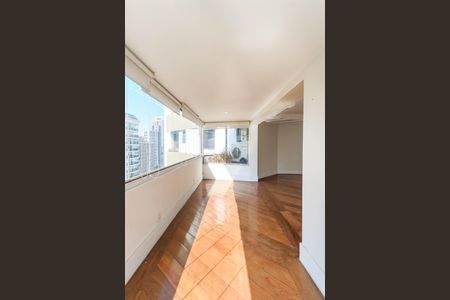 Apartamento à venda com 311m², 3 quartos e 4 vagasVaranda